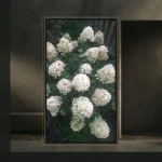 Гортензия метельчатая Фантом — высокий куст целиком и его основание в грунте